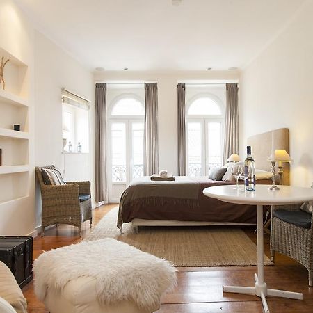 Chic 1-Bed Flat With Balcony, View And Workspace, 5Mins To Santa Justa Lift Lisboa 客房 照片