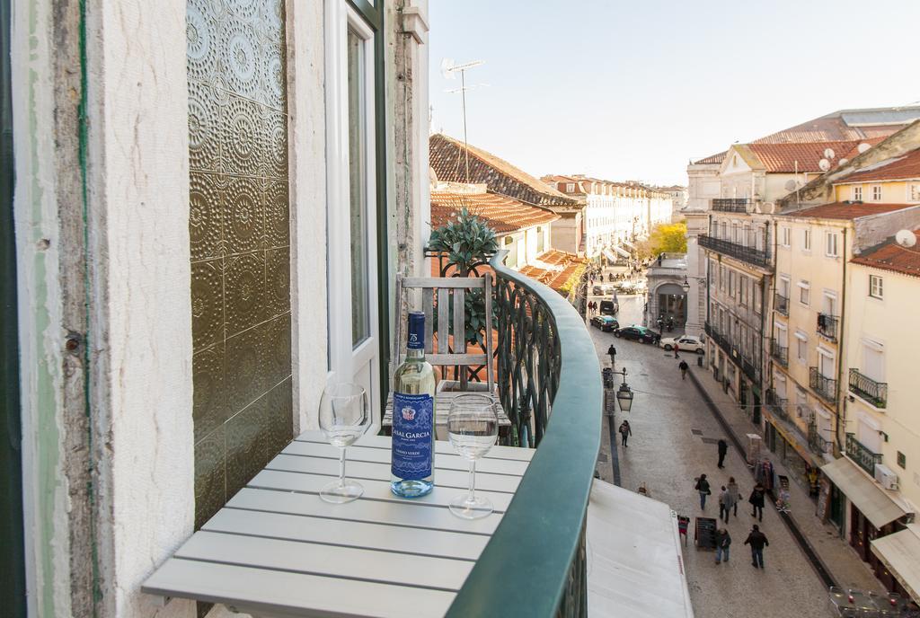 Chic 1-Bed Flat With Balcony, View And Workspace, 5Mins To Santa Justa Lift Lisboa 外观 照片